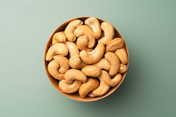 Benefits of nuts and seeds with healthy cashews